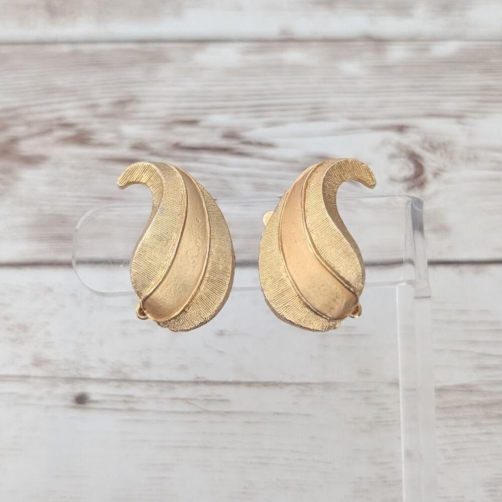 Vintage Clip On Earrings Gold Tone Leaf - Clip Repair Needed